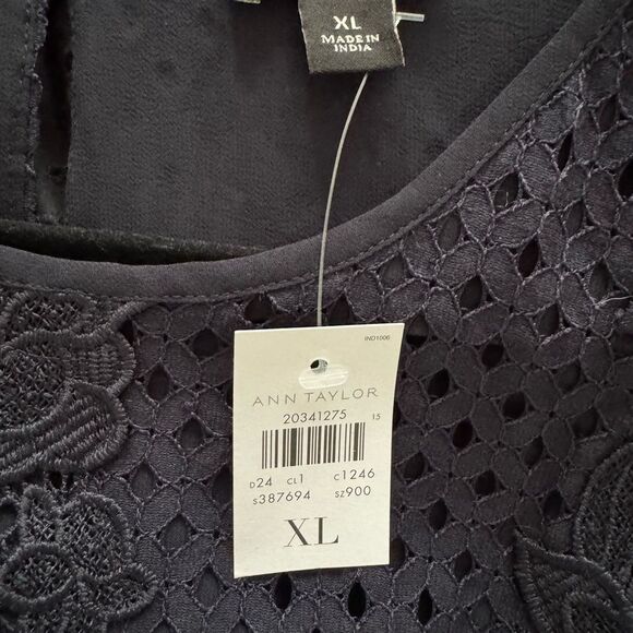 Ann Taylor Navy Blue Eyelit Pants and Sleeveless Top Set - Picture 9 of 10